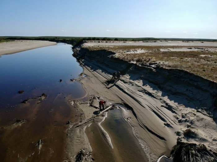 Die Jamal-Halbinsel bietet hervorragende Bedingungen für Expeditionen in der Jahrringforschung: Konserviert vom Sediment des Flussbetts und dem Permafrost können Baumstämme Jahrtausende überdauern. Foto: Patrick Fonti/Wsl
