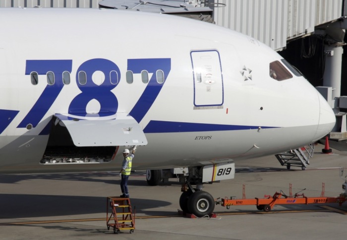 Boeing-Ingenieur und Whistleblower Sam Salehpour kritisiert im US-Senat Produktionsmängel des 787 «Dreamliner», betont Risiken durch unzureichende Rumpfverbindungen. Foto: EPA-EFE/Kimimasa Mayama