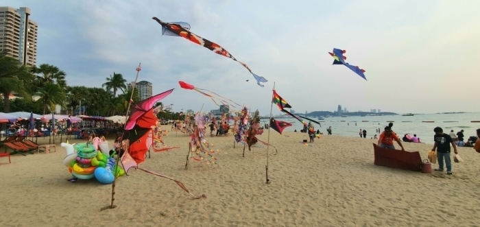 Der Pattaya Beach ist bei Inlandstouristen, insbesondere aus dem nahen Bangkok, sehr beliebt. Foto: Jahner