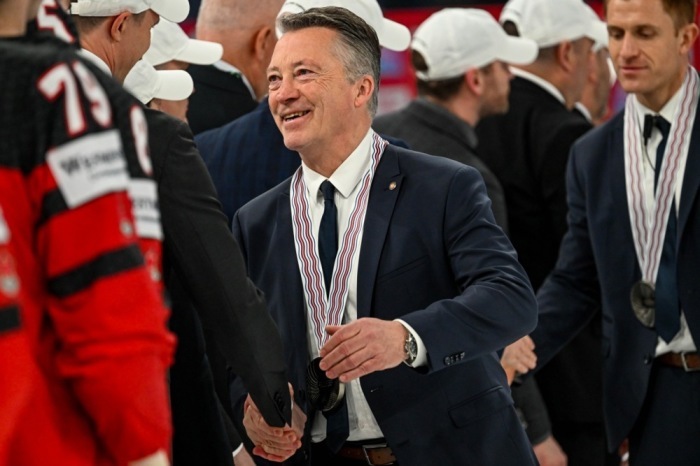 Cheftrainer der deutschen Silbermedaillengewinner, Harold Kreis (C). Foto: epa/Haitham Imad