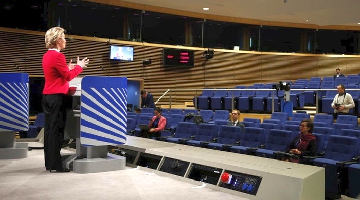 Die Präsidentin der Europäischen Kommission Ursula von der Leyen hält eine Pressekonferenz. Foto: epa/Francois Lenoir