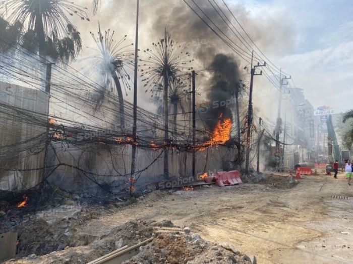 Leitungsbrand in der Soi Buakhao 15 am Mittwochnachmittag. Foto: บริษัท โสภณ เคเบิ้ล ที.วี.และสื่อสาร พัทยา จำกัด