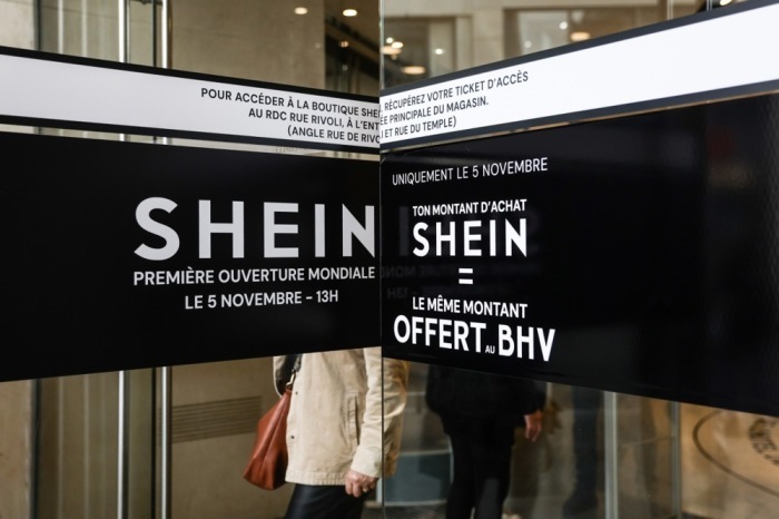 Eröffnungsaktionen im neuen Shein-Store in Paris: Trotz Protesten und einer Petition mit 110.000 Unterschriften strömen Kunden ins BHV. Foto: epa/Teresa Suarez