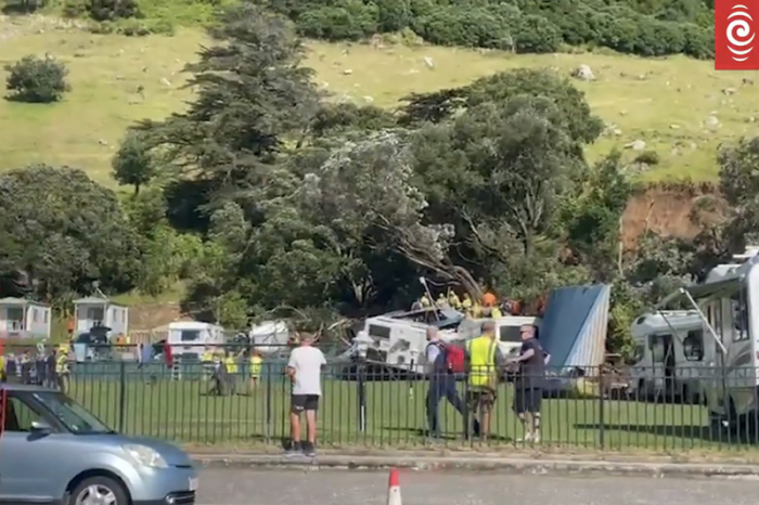 Ein Screenshot zeigt den Ort eines Erdrutsches auf einem Campingplatz in Mount Maunganui. Foto: Supplied/Radio Nz/dpa