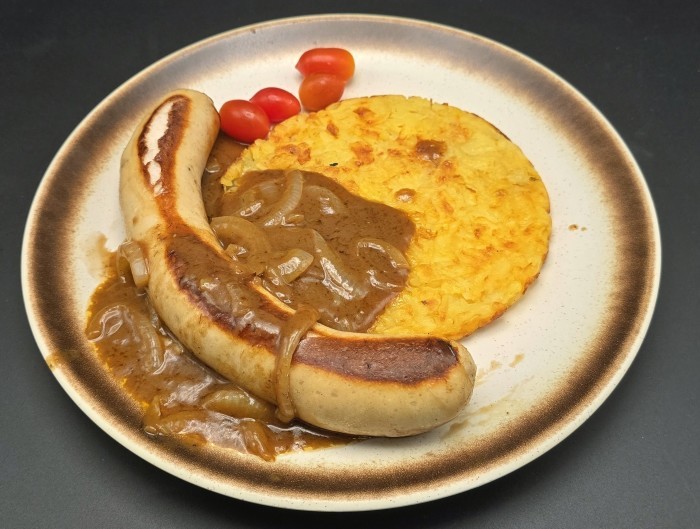 OLMA-Bratwurst mit Zwiebelsauce und Rösti zählt zu den neuen Spezialitäten im Outback. Bild: Outback Sports Bar & Restaurant. Fotos: Outback Sports Bar & Restaurant