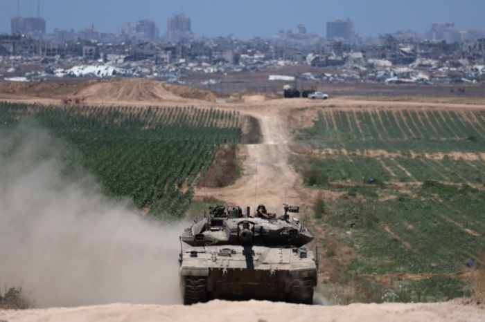 Luftangriff der israelischen Armee auf den nördlichen Gaza-Streifen. Foto: epa/Atef Safadi