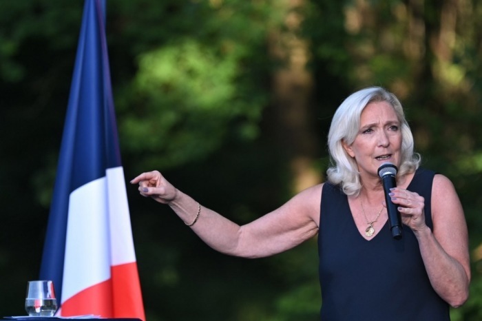 Marine Le Pen spricht bei einer Veranstaltung der Partei Rassemblement National im nordfranzösischen Liévin. Foto: EPA/Firas Abdullah