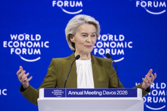 Die Präsidentin der Europäischen Kommission, Ursula von der Leyen, spricht während einer Plenarsitzung im Kongresssaal auf der 56. Jahrestagung des Weltwirtschaftsforums (WEF) in Davos. Foto: epa/Laurent Gillieron