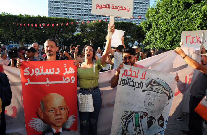 Protest gegen den tunesischen Präsidenten und das Verfassungsreferendum in Tunis. Foto: epa/Mohamed Messara