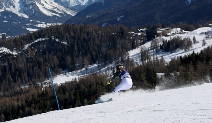 Emma Aicher fährt im zweiten Durchgang des Slaloms bei den Winterspielen Mailand-Cortina 2026 im Tofane-Skigebiet. Foto: Andrea Solero/epa/dpa