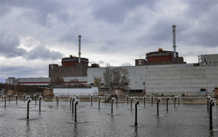 Überblick über das Kernkraftwerk Saporischschja in Enerhodar im Südosten der Ukraine. Foto: EPA-EFE/Sergei Ilnitsky