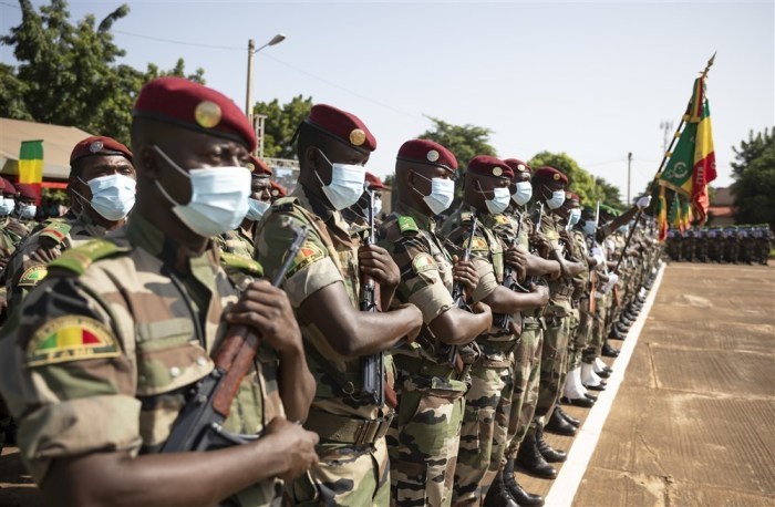 Soldaten aus Mali nehmen an einer Zeremonie anlässlich des 60. Jahrestages der Unabhängigkeit Malis in Bamako teil. Foto: epa/H.diakite