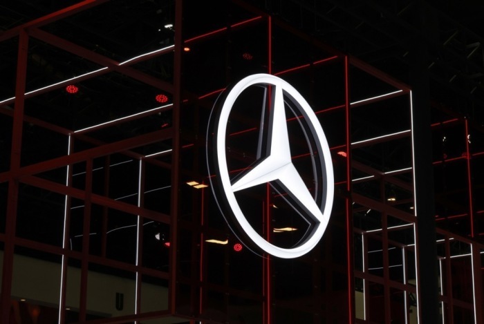 Das Logo von Mercedes-Benz auf der Thailand International Motor Expo 2024 in Bangkok. Foto: EPA/Narong Sangnak