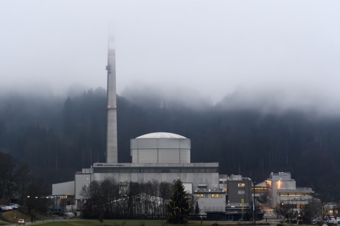 Ein Überblick über das Kernkraftwerk Mühleberg während der offiziellen Abschaltung in Mühleberg. Foto: epa/Anthony Anex