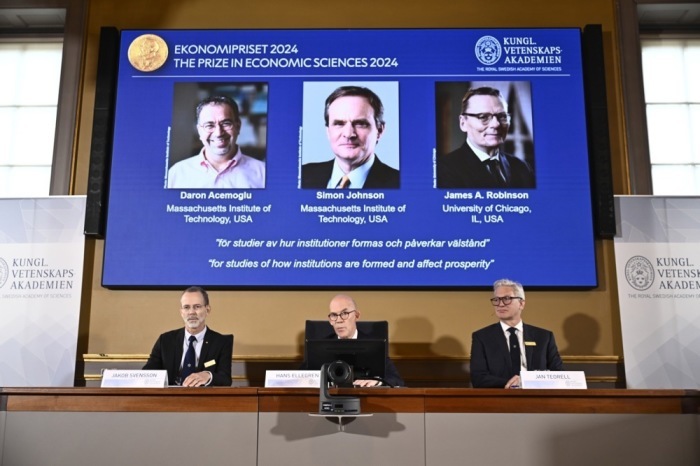 Gewinner des Preises für Wirtschaftswissenschaften in Gedenken an Alfred Nobel 2024 bekannt gegeben. Foto: epa/Christine Olsson