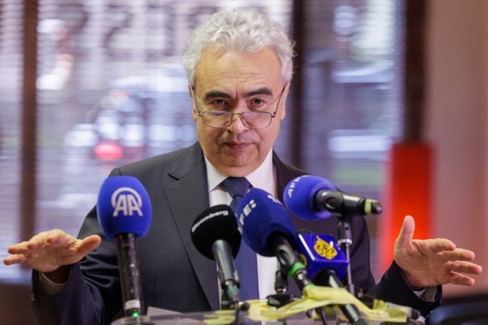 IEA-Chef Fatih Birol äußert sich in Brüssel zur globalen Energiepolitik und aktuellen Herausforderungen auf den Energiemärkten weltweit. Foto: epa/Olivier Matthys