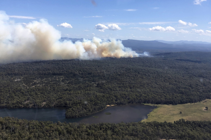 Ein Buschfeuer in den Central Highlands von Tasmanien hat eine Notfallwarnung ausgelöst. Foto: Tasmania Fire Service/Tasmania Fire Service/aap/dpa