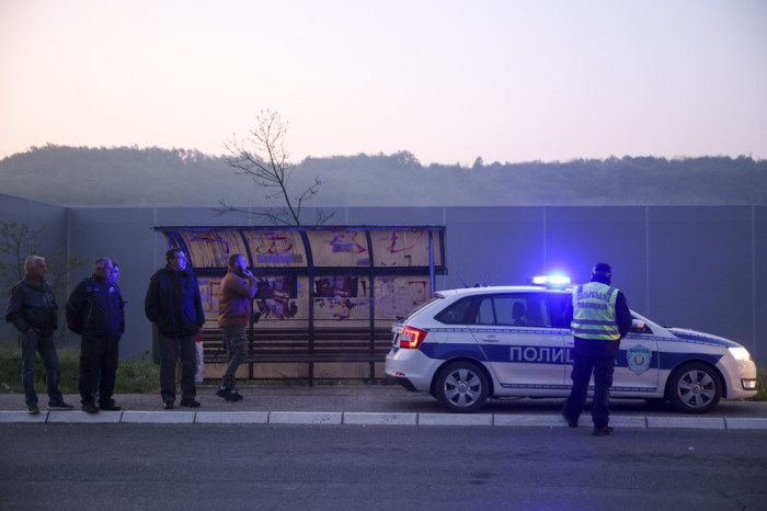 Ein Mann hat in Serbien mit einer Schnellfeuerwaffe auf eine Gruppe von Menschen geschossen und acht von ihnen getötet. Foto: Armin Durgut/Ap/dpa