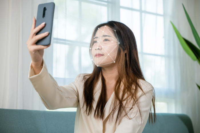 Thailands Banken verlangen ab Juni Gesichtsscans für drei verschiedene Arten von mobilen Transaktionen und reagieren auf die Zunahme von Cyber-Kriminalität. Foto: Sorapop/Adobe Stock