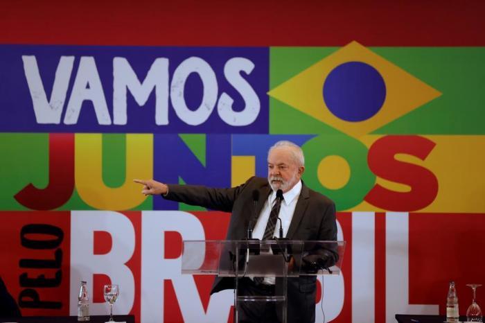 Der ehemalige brasilianische Präsident und Kandidat für die kommenden Präsidentschaftswahlen, Luiz Inacio Lula da Silva, spricht während einer Pressekonferenz für ausländische Korrespondenten in Sao Paulo. Foto: epa/Fernando Bizerra