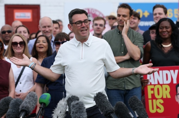 Der neu gewählte Labour-Abgeordnete für Makerfield, Andy Burnham, spricht nach seinem Sieg bei der Nachwahl in Makerfield in Wigan zu seinen Anhängern. Foto: epa/Adam Vaughan