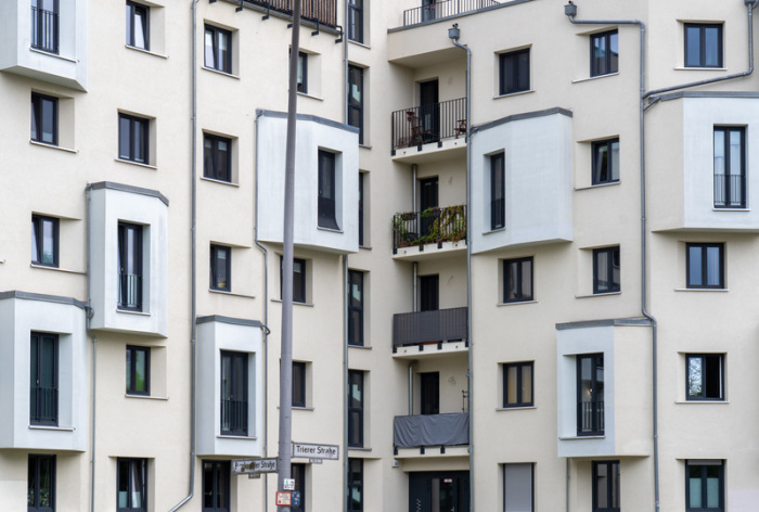 Ein neu gebautes Wohnhaus in der Trierer Straße in Berlin-Weißensee. Foto: Soeren Stache/dpa