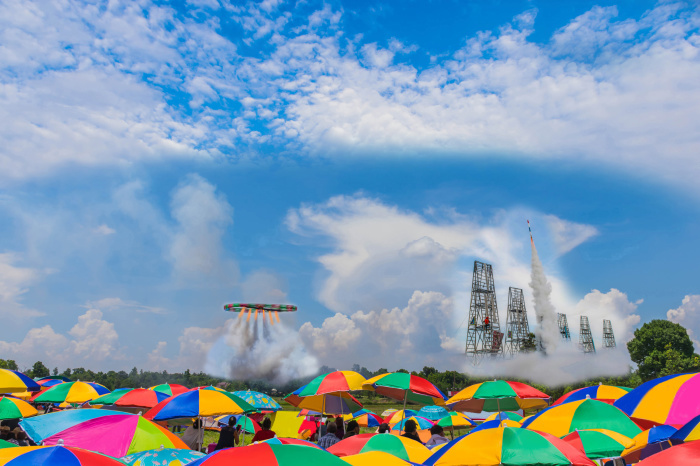 Bun Bang Fai Festival: Die selbstgebauten Bambus-Raketen erreichen Flughöhen von bis zu 3.000 Meter. Foto: worranam2w/Adobe Stock