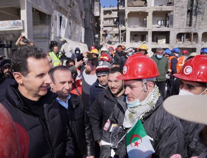 Syrischer Präsident al-Assad besucht das Erdbebengebiet in Aleppo. Foto: epa/Syrianisches PrÄsidentialbÜro