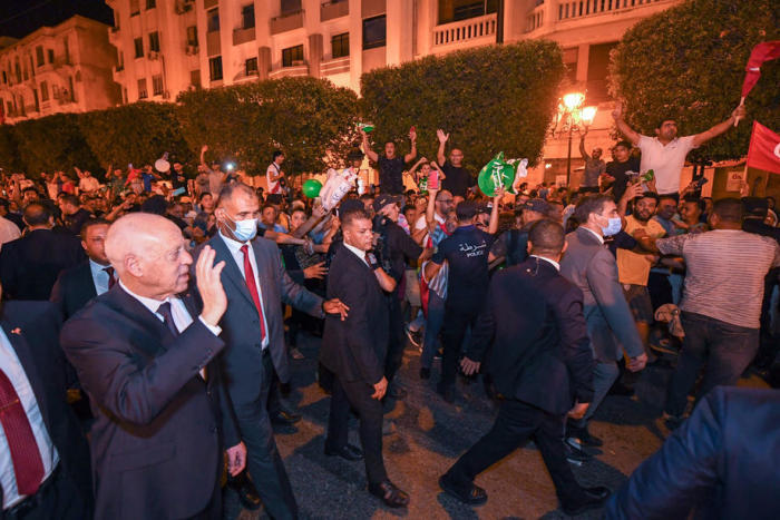 Der Präsident Saied feiert die voraussichtlichen Ergebnisse des Referendums. Foto: epa/Tunesien PrÄsidentschaft Handout