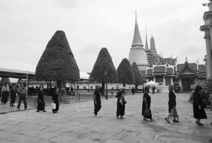Im Rahmen der Trauerfeierlichkeiten für Königinmutter Sirikit gelten am 25. und 26. Juni geänderte Besuchszeiten im Grand Palace und Wat Phra Kaew in Bangkok. Foto: epa/Rungroj Yongrit