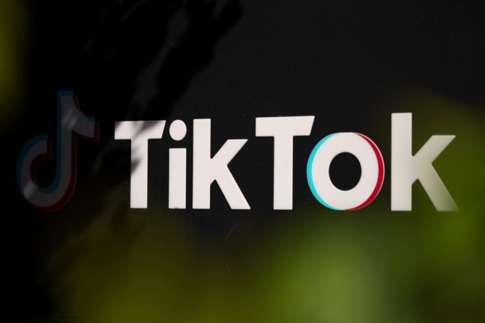 Ein Zeichen ist bei TikTok in Los Angeles, Kalifornien, zu sehen. Foto: epa/Allison Dinner