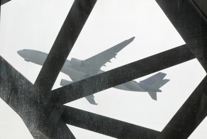 Steigende Kerosinpreise belasten weltweit den Flugbetrieb und setzen Fluggesellschaften zunehmend unter wirtschaftlichen Druck. Foto: epa/Barbara Walton