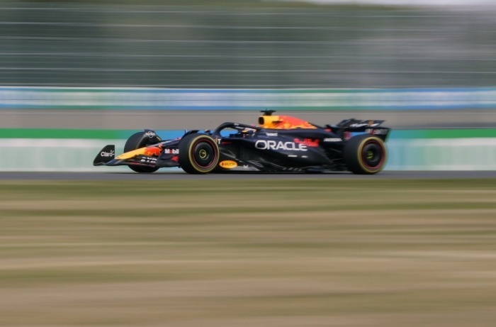 Der niederländische Red Bull Racing-Pilot Max Verstappen in Aktion während des Großen Preises von Japan der Formel 1. Foto: epa/Franck Robichon