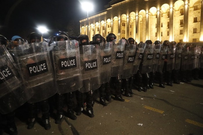 Demonstrationen gegen das Gesetz über ausländische Agenten in Tiflis. Foto: epa/Zurab