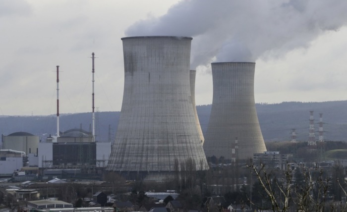 Belgiens Parlament hebt den Atomausstieg auf: Bestehende Reaktoren bleiben länger am Netz, neue Kraftwerke sind bereits geplant. Foto: EPA-EFE/Olivier Hoslet