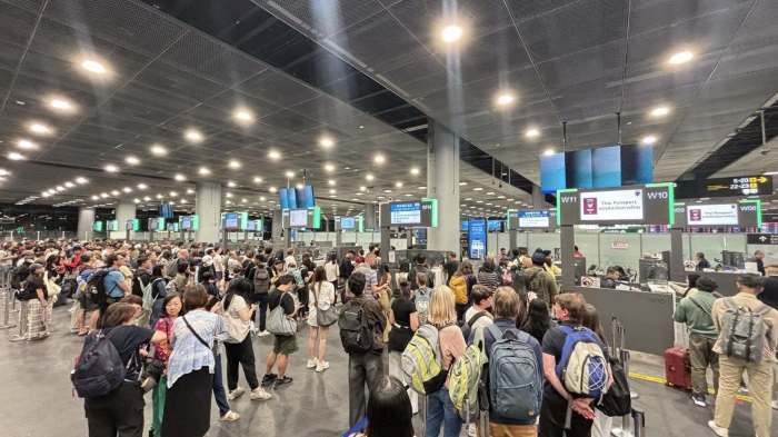 Lange Warteschlangen an den Einreiseschaltern sorgten zuletzt an mehreren thailändischen Flughäfen für Diskussionen über angebliche kostenpflichtige Fast-Track-Dienste. Bild: Arrival Immigration Sub-Division