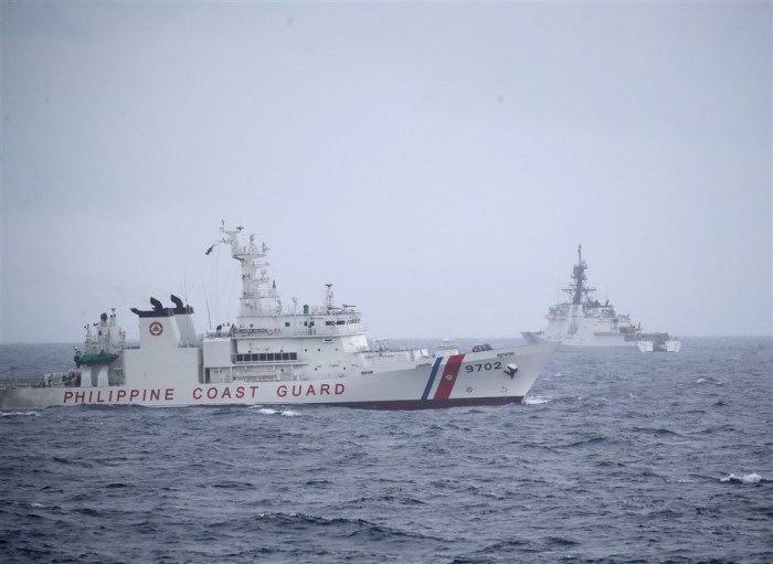 Die philippinische Küstenwache BRP Melchora Aquino manövriert während einer Seeübung im umstrittenen Südchinesischen Meer.Foto: epa/Francis R. Malasig