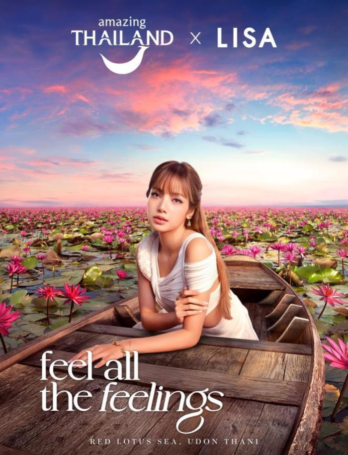 Ein Werbeposter der Tourismusbehörde zeigt Popstar Lalisa „Lisa“ Manobal am Seerosen-See Thale Bua Daeng in der Provinz Udon Thani. Foto: Tourism Authority Of Thailand