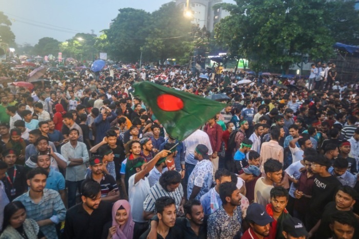 Kulturelle Darbietungen in Dhaka zum Jahrestag des Juli-Aufstands mit Erklärung durch Muhammad Yunus. Foto: epa/Monirul Alam