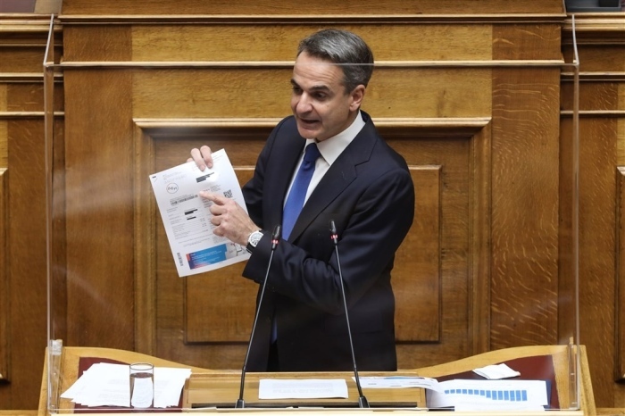 Der griechische Premierminister Kyriakos Mitsotakis hält eine Rede während einer Parlamentsdebatte vor der Abstimmung über den Staatshaushalt 2023 in Athen. Foto: epa/George Vitsaras