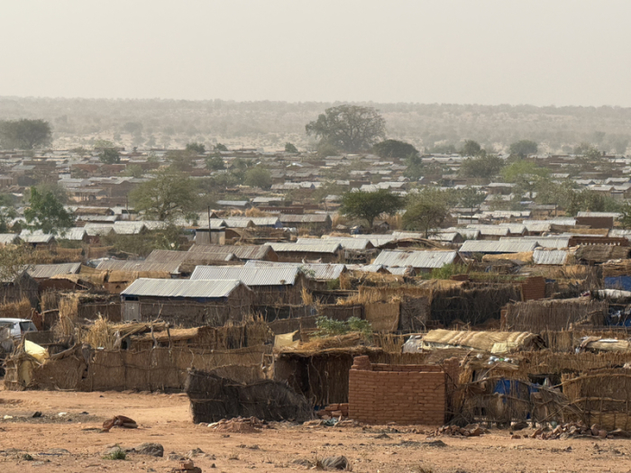 Blick auf das Flüchtlingslager Aboutengué im Osten des Tschad nahe der Grenze zum Sudan, in dem zehntausende Menschen leben. Archivfoto: dpa/Eva Krafczyk