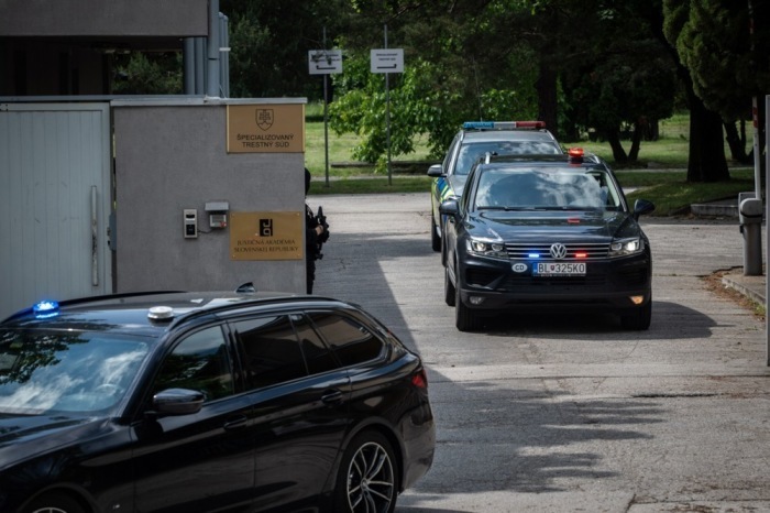 Verdächtiger im Fall der Erschießung des slowakischen Premierministers Robert Fico wird vor Gericht gestellt. Foto: epa/Jakub Gavlak
