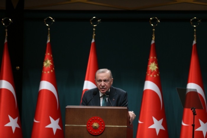 Der türkische Präsident Recep Tayyip Erdogan spricht nach einer Kabinettssitzung vor der Presse in Ankara. Foto: epa/Necati Savas