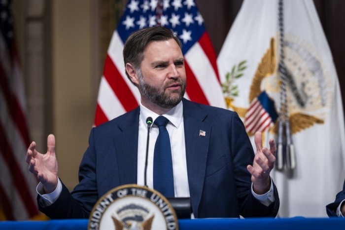 US-Vizepräsident JD Vance spricht bei einer Gesprächsrunde zu Maßnahmen gegen Betrug mit republikanischen Generalstaatsanwälten in Washington. Foto: Jim Lo Scalzo/epa/dpa