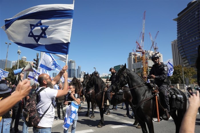 Protest gegen die Regierung in Tel Aviv. Foto: epa/Abir Sultan