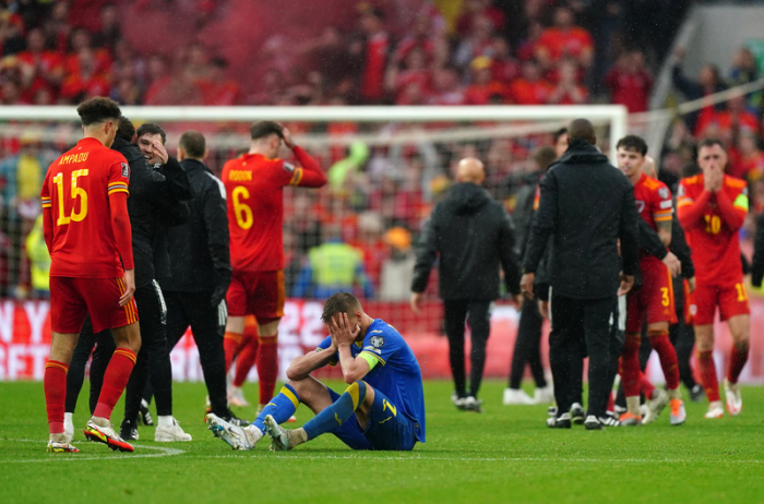 WM-Qualifikation Europa, Wales - Ukraine, Play-off-Runde, Finale im Cardiff City Stadium: Andriy Yarmolenko (M) aus der Ukraine reagiert nach dem Spiel. Foto: Mike Egerton