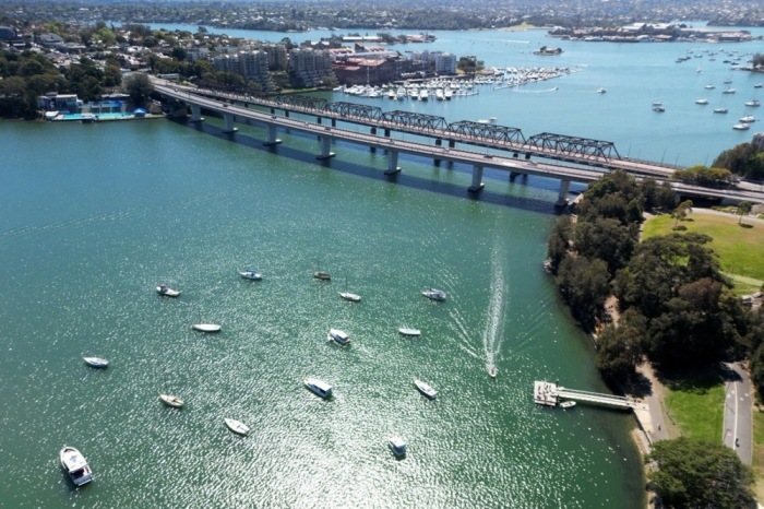 Die Iron Cove Bridge über den Parramatta River entlang des Bay Run in Sydney ist aus der Luft zu sehen. Foto: epa/Jeremy Ng Australien