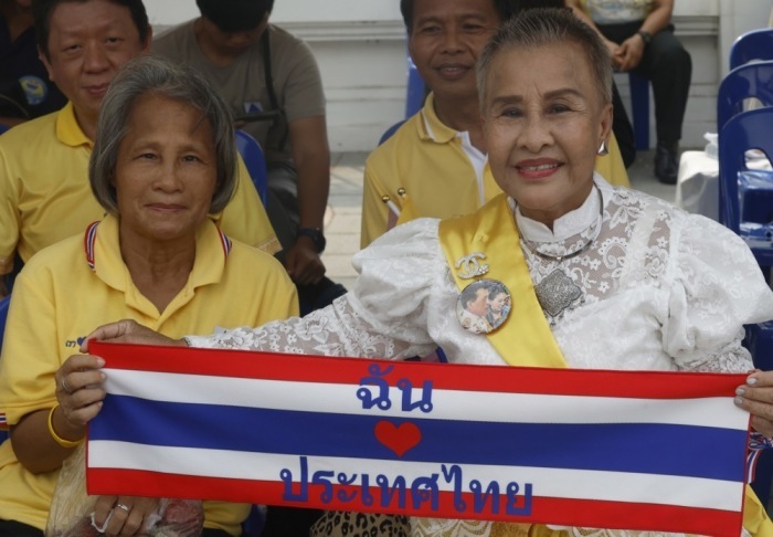 Feierlichkeiten zum Krönungstag in Thailand, einem landesweiten gesetzlichen Feiertag mit offiziellen Zeremonien und eingeschränktem Behördenbetrieb. Foto: epa/Narong Sangnak