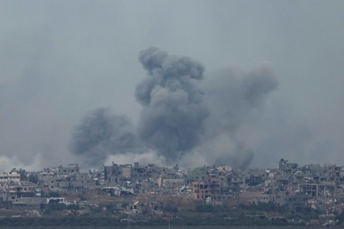 Israelischer Luftangriff auf Gaza. Foto: epa/Atef Safadi