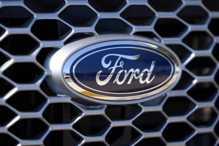 Das Logo von Ford prangt auf einem Fahrzeug in Los Angeles, Kalifornien. Foto: epa/Allison Dinner